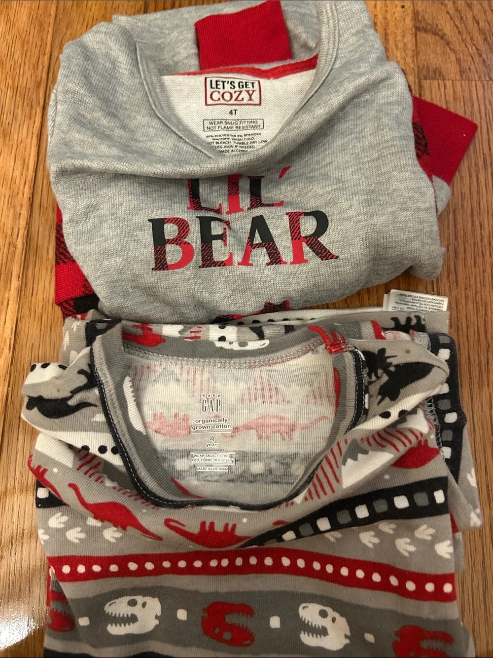 Set of Holiday Pajamas set-4T